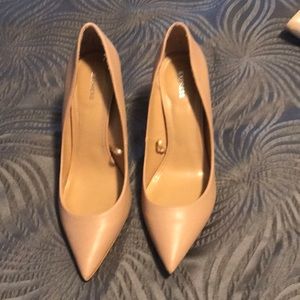 Express point toe pumps
